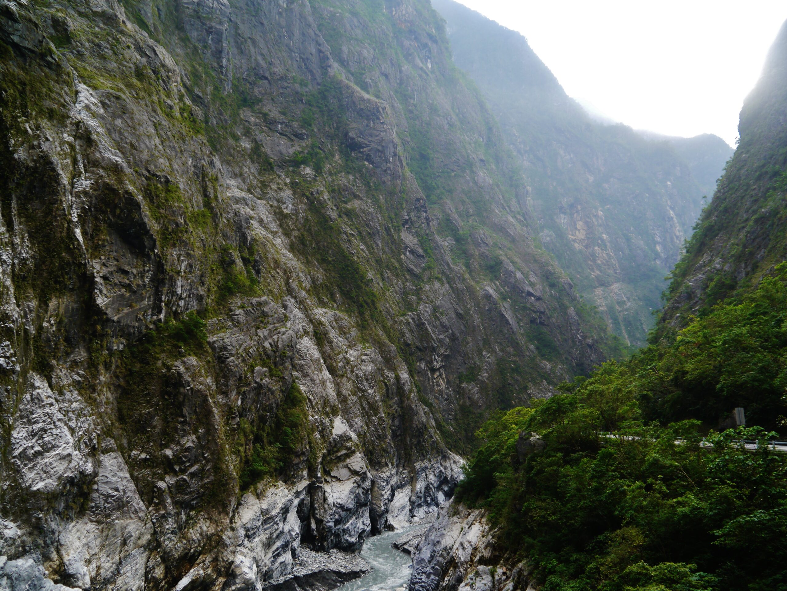 台灣最佳旅遊季節：梅雨、颱風、冬季季風與地區差異