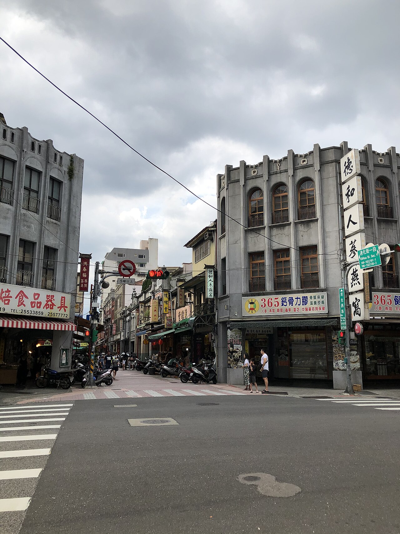 大稻埕半日散步怎麼走？迪化街、霞海城隍廟到河岸的順路安排