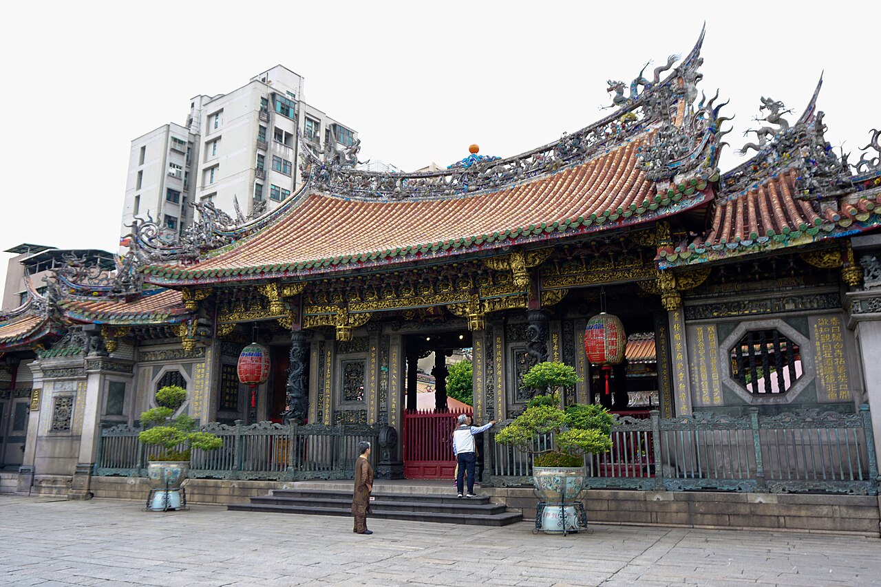 艋舺龍山寺到剝皮寮半日散步：週一休館與參觀動線
