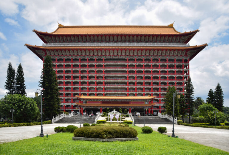 台灣住宿地點怎麼選：先看交通節點，不是只看房價